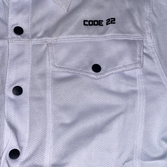 Code 22 short sleeve button up shirt. - Picture 4 of 5